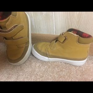 Converse Shoes - Size 7c shoes Converse Shoes - Size 7c shoes